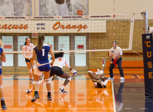 Syracuse's defensive errors and ball-watching mistakes led to another straight-set loss.